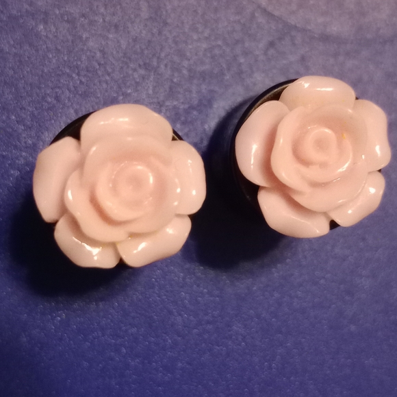 BEAUTIFUL PINK ROSE AND BLACK ACRYLIC PLUGS 11MM (7/16IN) - Picture 4 of 4